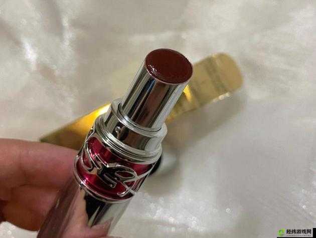 水蜜桃色号 851：ysl 口红的甜美之选