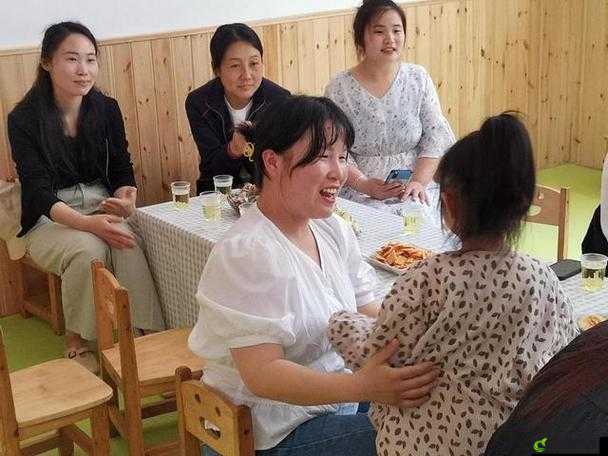 母女共同参与活动：增进情感与传承爱